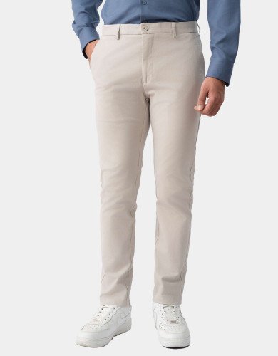 Quần kaki nam dáng carrot fit trơn màu trắng sữa 4002A